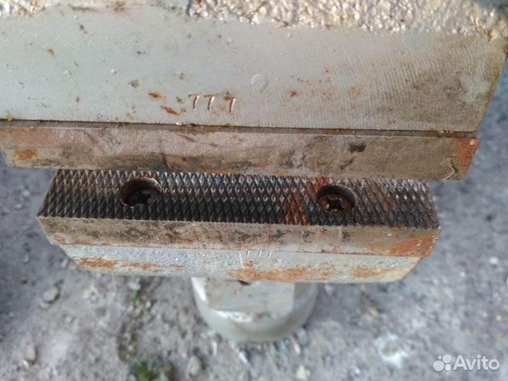 Тиски тисы слесарные СССР