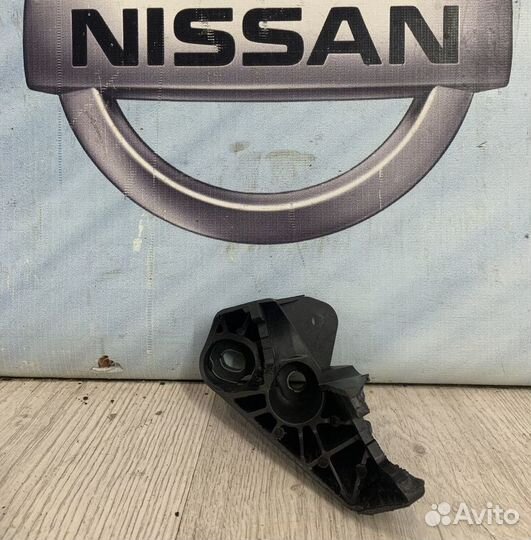 Кронштейн крепление троса кпп Nissan almera G15