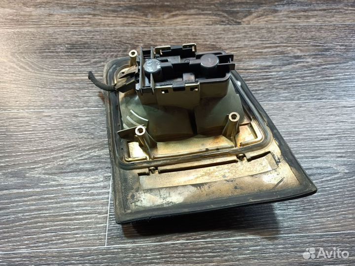 Фонарь задний левый Opel Omega