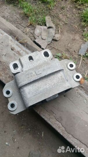 Шкода Суперб 2 1.8 подушка двигателя