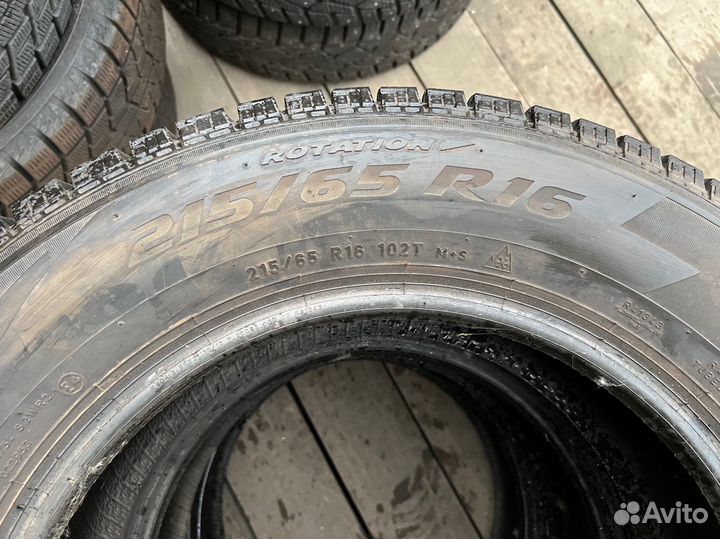 Pirelli Ice Zero FR 215/65 R16 102T