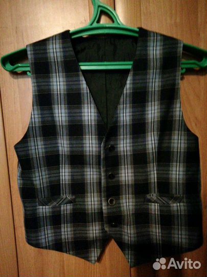 Жилетки новая и б/у, тёплая безрукавка