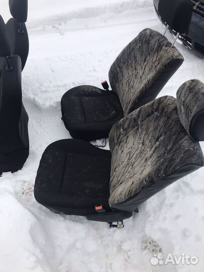 Сиденья передние Фольцваген Passat B4