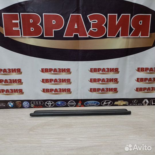 Накладка на порог передняя правая Toyota Duet