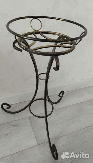 Подставка для цветов металлическая