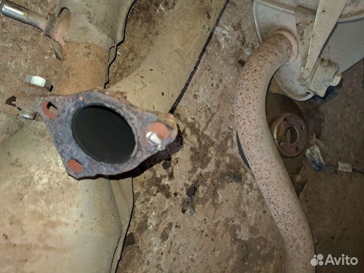 Выхлопная трасса Mitsubishi Carisma