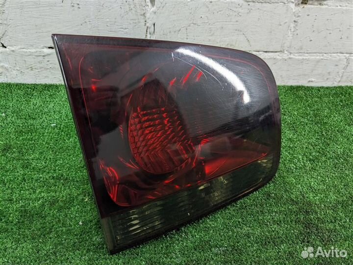 Фонарь задний внутренний левый volkswagen Touareg