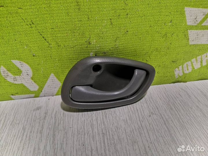 Ручка двери внутренняя левая Сузуки Балено 98-07