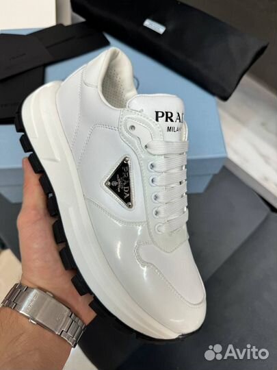 Кроссовки женские Prada белые