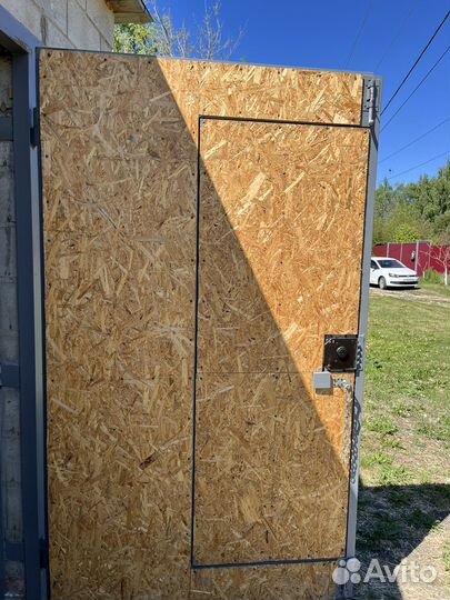 Ворота гаражные металлические распашные