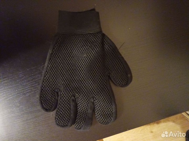 Перчатка для вычесывания шерсти