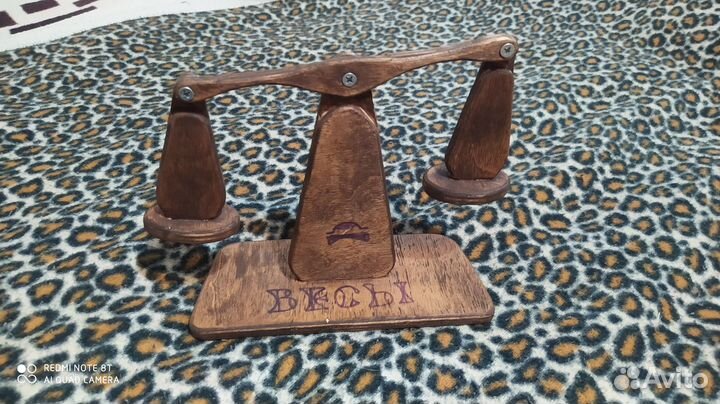 Статуэтка весы