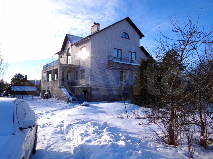 Дом 400 м² на участке 20 сот.