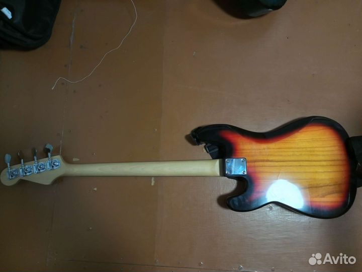 Бас гитара rocket