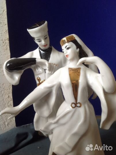 Фарфоровая статуэтка грузинский танец Дулёво СССР