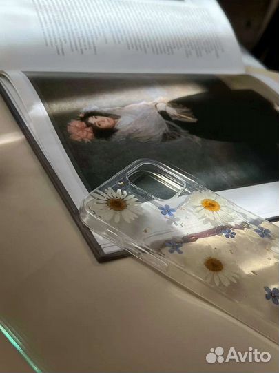 Чехол на iPhone 11 из эпоксидной смолы с цветами