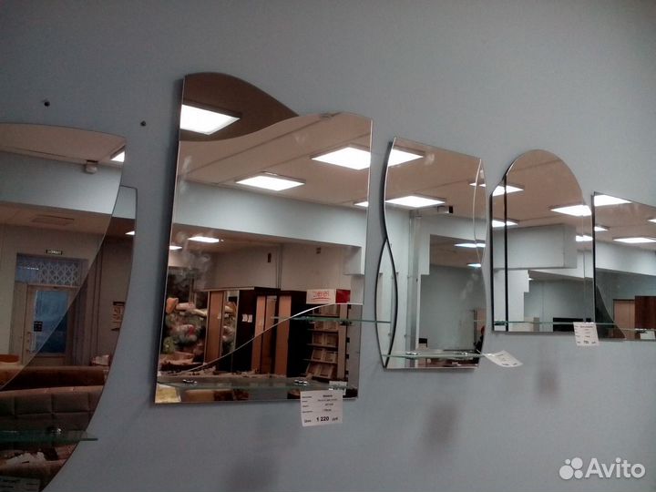 Зеркало с полкой