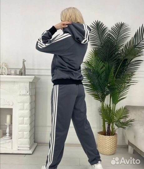 Костюм спортивный Adidas в наличии