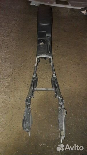 Подлокотник Toyota Corolla 150 1ZR-FE 2008