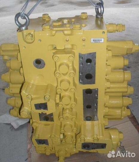 Komatsu PC228US-8 control valve