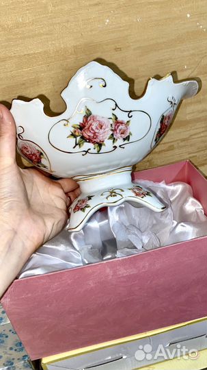 Ваза для фруктов на ножке