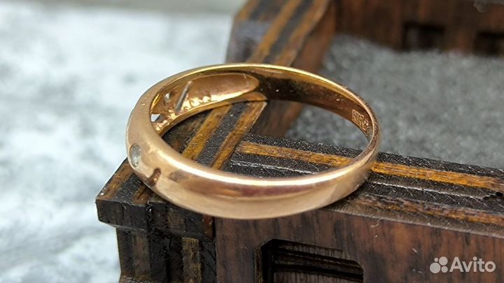 Кольцо золото 585 пробы массой 2.5 грамма (17р)