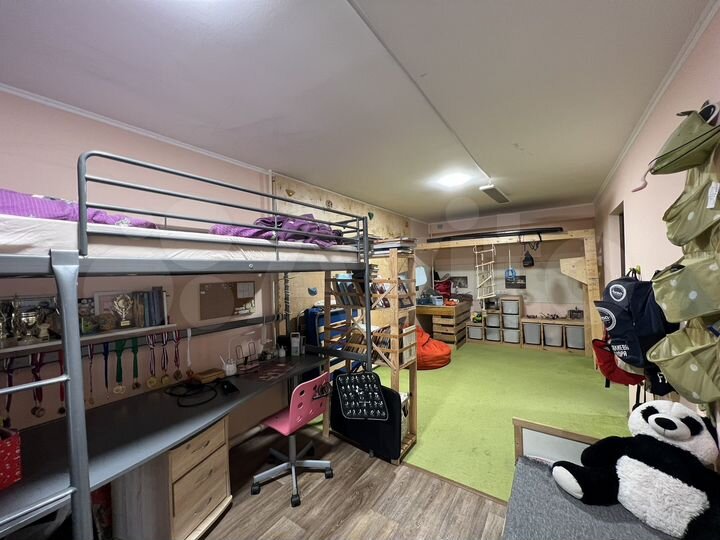 3-к. квартира, 100 м², 1/9 эт.