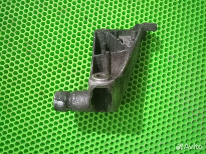 Кронштейн двигателя Audi А6 С4 100 С4 AAT 2.5 TDI