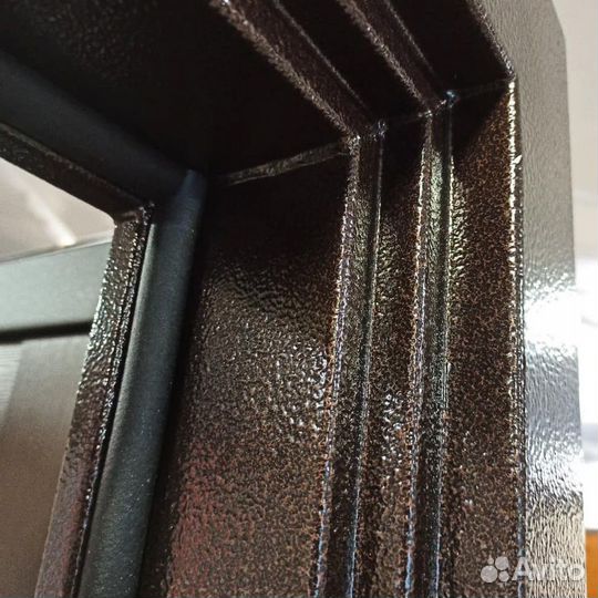 Дверь входгая. Дк