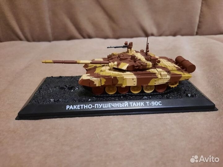 Модель русского танка Т-90 1/72 Звезда