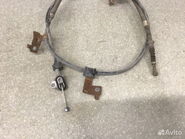 Трос стояночного тормоза левый Toyota Corolla E15