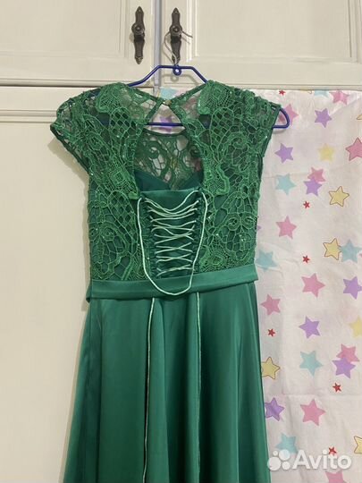 Вечернее изумрудное платье