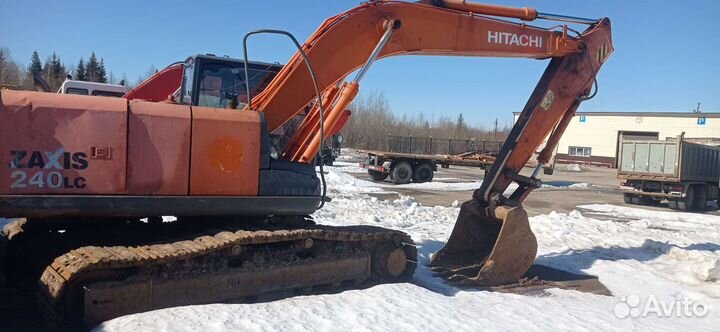 Гусеничный экскаватор Hitachi ZX200-3, 2011