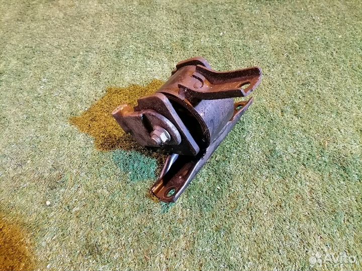 Опора двигателя (подушка двс) правая MN184372 Mits