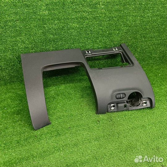 Накладка на торпедо (консоль) левая нижняя