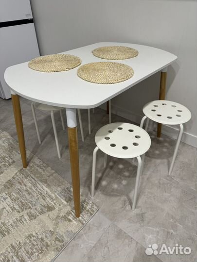 Кухонный стол и табуретки бу