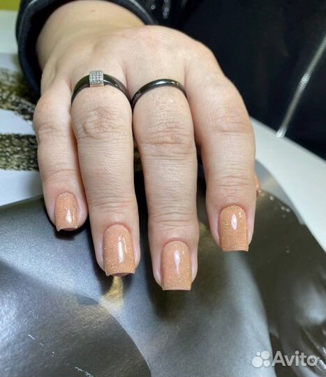 Модель на маникюр
