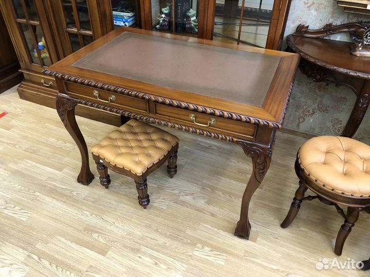 Стол письменный с кожей