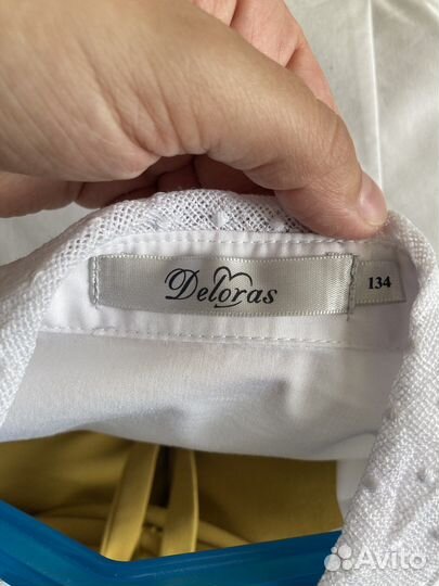 Блуза Deloras с кружевом на рукавах