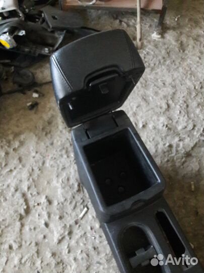 Actyon new - подлокотник