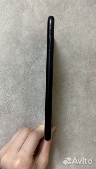 Телефон iPhone XR