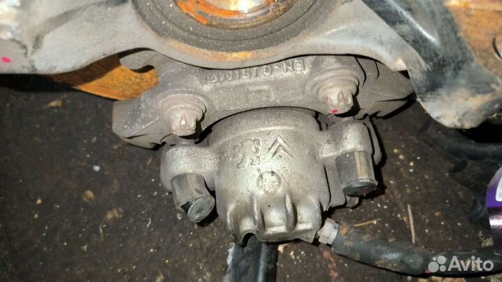 Поворотные кулаки в сборе на Peugeot 308