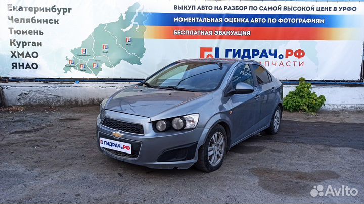 Обшивка задней арки левая Chevrolet Aveo (T300) 95194148