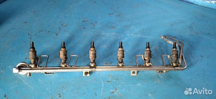 Топливная рампа в сборе Bmw E46 купе M52B25 2000