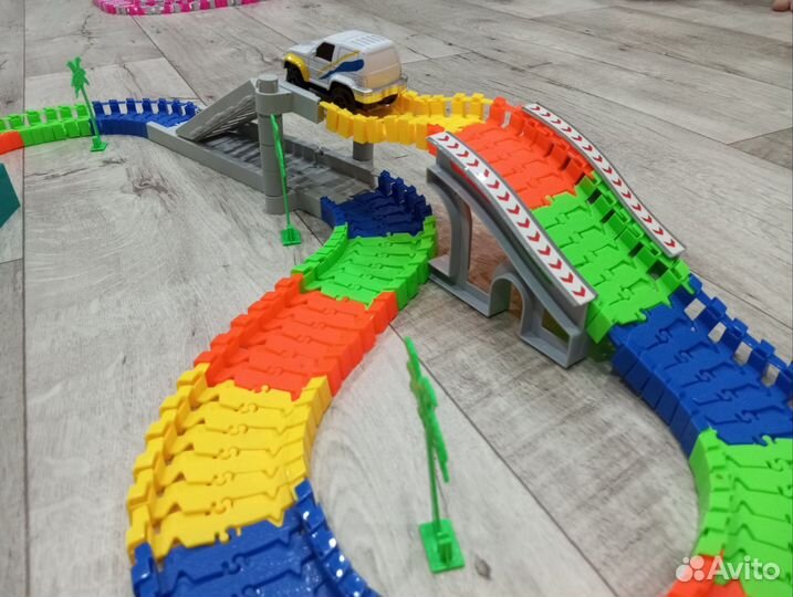 Гибкий трек с машинками