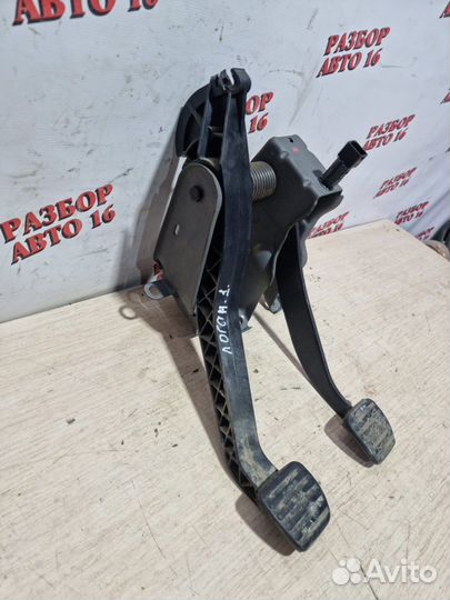 Педальный узел Renault Logan 1