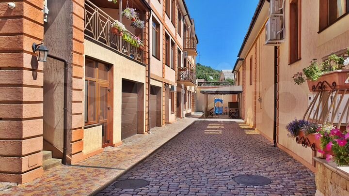 Дом 191,1 м² на участке 1,6 сот.