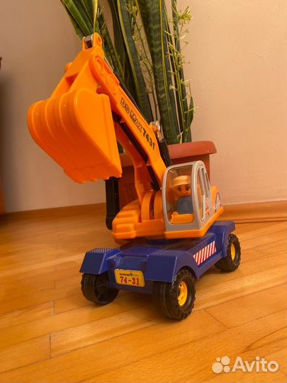 Экскаватор игрушка