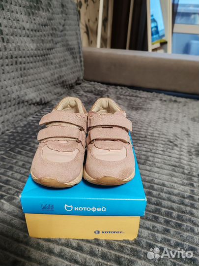 Кроссовки для девочки
