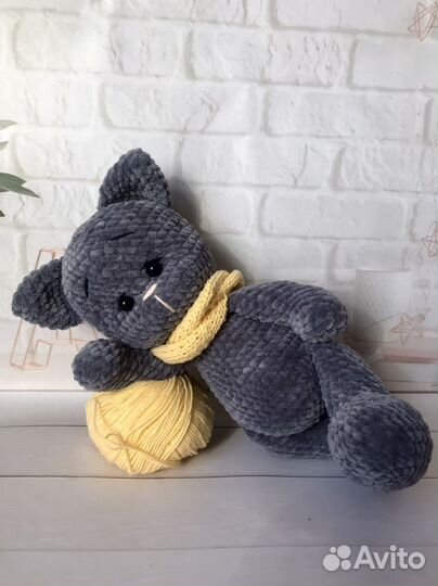 Вязанный Котик из плюшевой пряжи